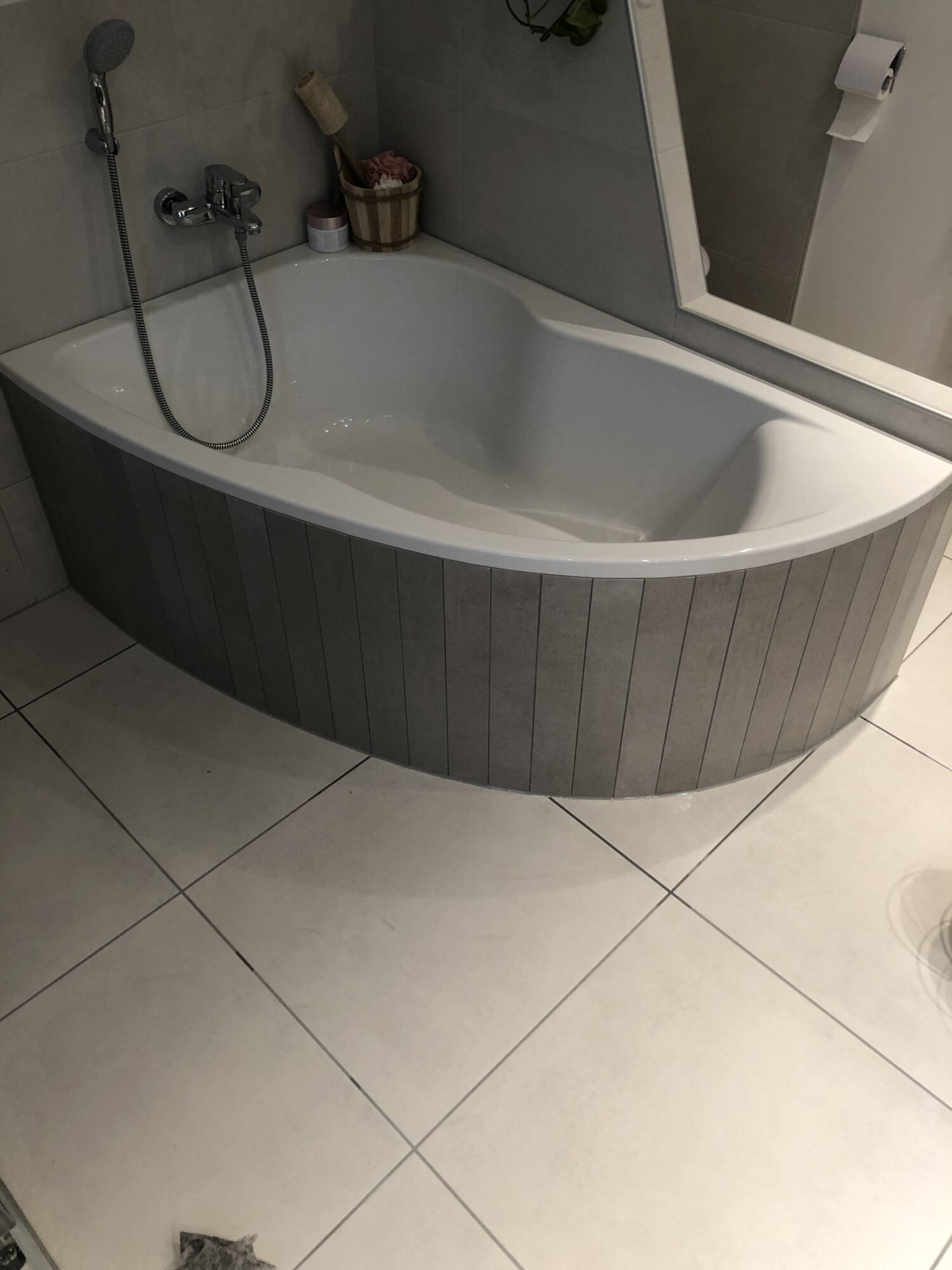 Carrelage de salle de bains et douche &agrave; l&rsquo;italienne Pfastatt