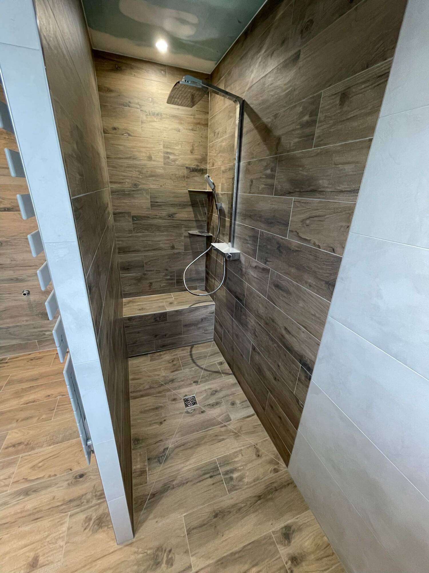 373465203_321031036956329_1092688972740338708_N | HW Carrelage Rénovations d’une salle de bain à Drumenach Saint-Louis 1